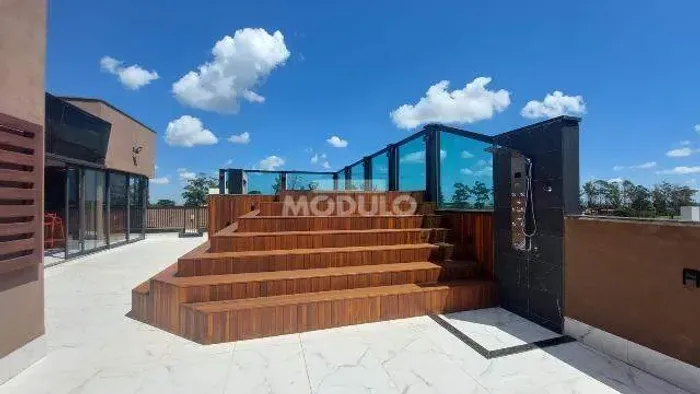 Cobertura disponível para locação no bairro Novo Mundo.