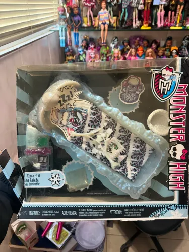 Cama monster high abbey completa ,caixa com rasgado