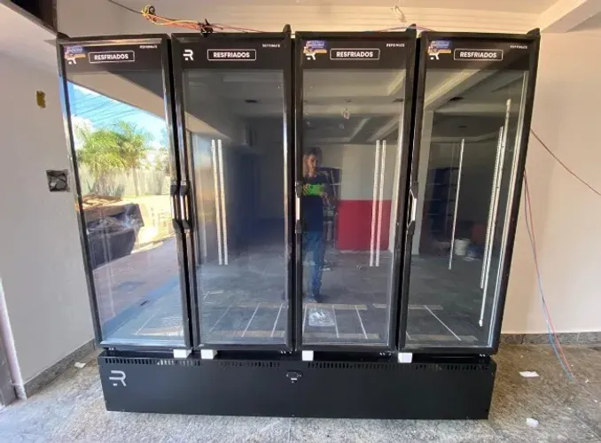 EXPOSITOR 4 PORTAS PARA RESFRIADOS - REFRIMATE NOVO