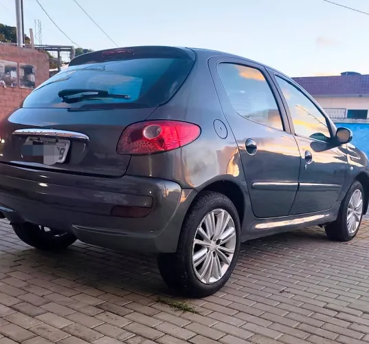 Peugeot 207 XR 1.4 Flex 8V 3P 2011