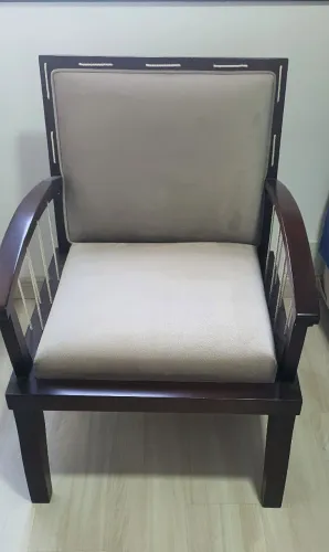 Cadeira linda e Muito conservada.