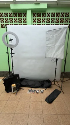 Kit Estúdio Fotográfico Completo Ring Light Softbox Fundo Infinito Branco pronto para usar