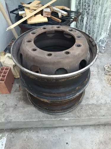 2 roda de ferro.