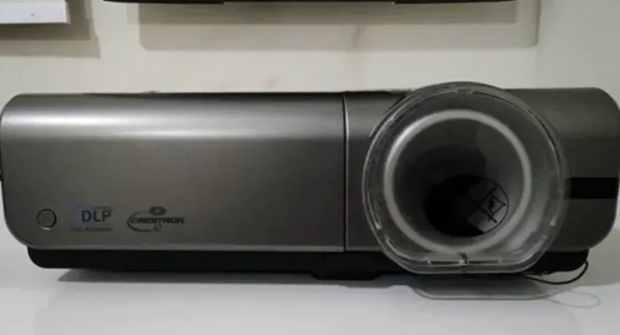 Projetor 5.000 lúmens Optoma seminovo excelente luminosidade