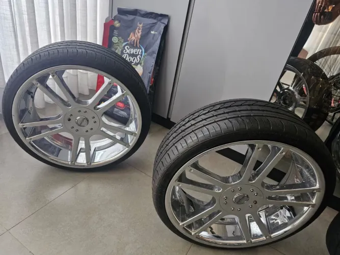 Conjunto de rodas aro 20 com 4 pneus novos