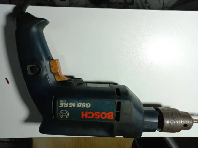 Furadeira de impacto Bosch GSB 16 RE. 550W