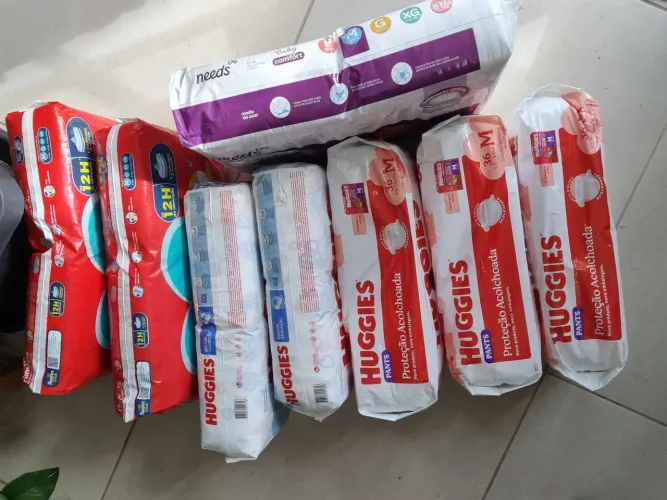 Fralda M - Pampers, Huggies e Needs