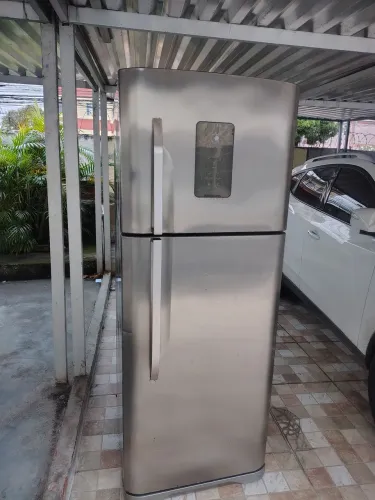 Geladeira Electrolux frost free funcionando perfeitamente