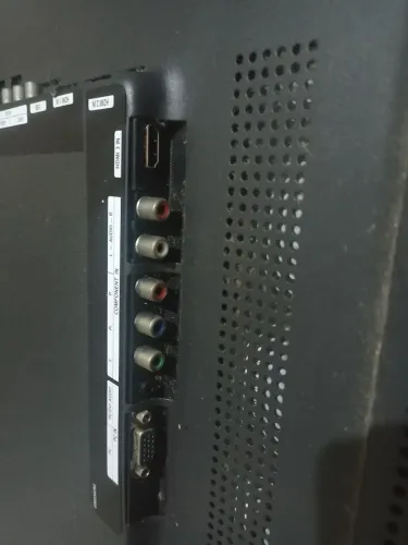 Tv Buster 42 com defeito na tela para uso de peça