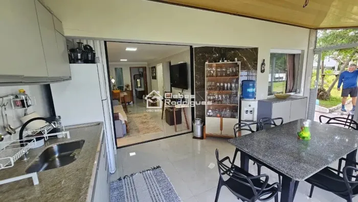 Casa em condomínio à venda na Enseada Azul