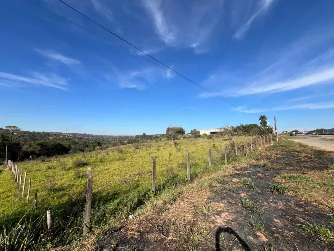 Terreno comercial em Mateus leme MG 9000 metros quadrados