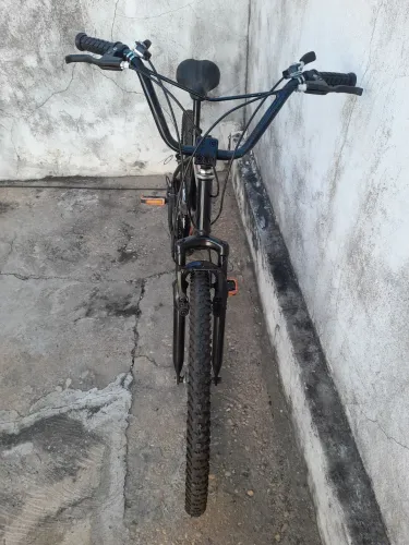 Bicicleta aro 26, com marchas.