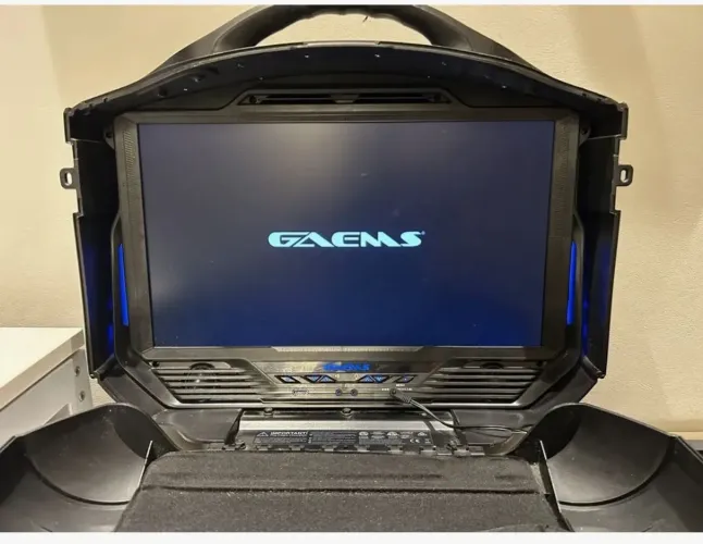 MALETA GAMER C/ MONITOR 19" INTEGRADO(SEMI-NOVA) SOMOS LOJA FÍSICA NO CENTRO DE CAXIAS