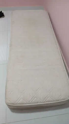 Colchão de mola solteiro 180x80 usado