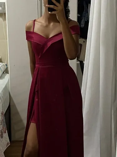 Vestido de Festa Longo Marsala/Vinho | Fenda | Ombro a Ombro | Tam. P