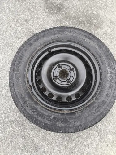 Roda Aro 14 com pneu semi novo furacão 4x100