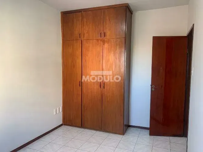 Apartamento para locação no Bairro Santa Mônica com 3 quartos