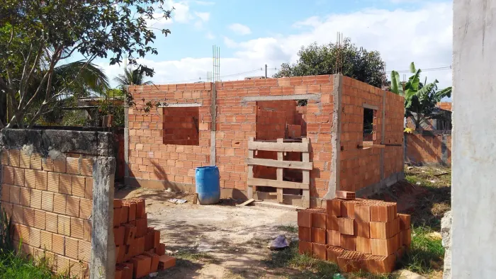 TERRENO AMPLO E COM 4 CÔMODOS GRANDES