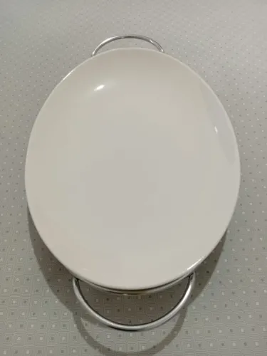 Vendo conjunto de 9 peças em porcelana mais uma base inox