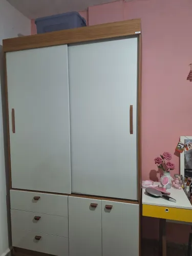 Guarda-Roupa de Solteiro Panan com Portas de Correr - Menos de 1 Ano de Uso