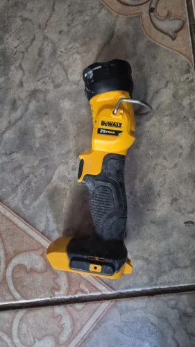 LANTERNA LED DEWALT DCL050