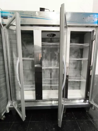 REFRIGERADOR EXPOSITOR INDUSTRIAL FRIOMAX - 3 PORTAS DE VIDRO - 220V
