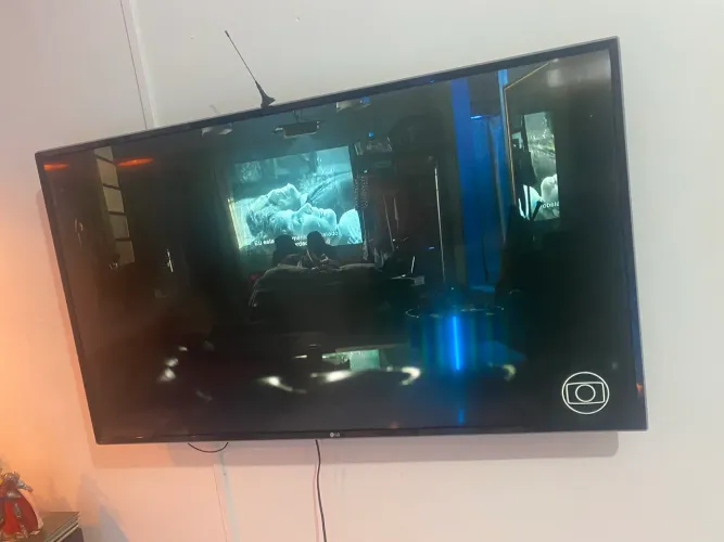 Tv LG 50 plegadas smart em perfeito estado e controle original