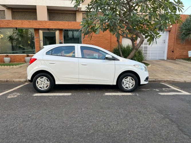 Chevrolet Onix Hatch LT 1.0 8V Flex Power Mec. 4P 2014