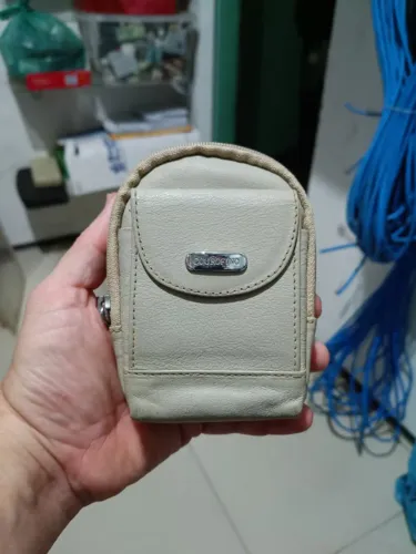 Pequena Bolsa de Cintura Couro Fino