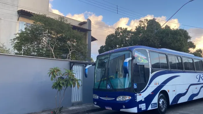 Vendo ônibus  semi leito rodando turismo 