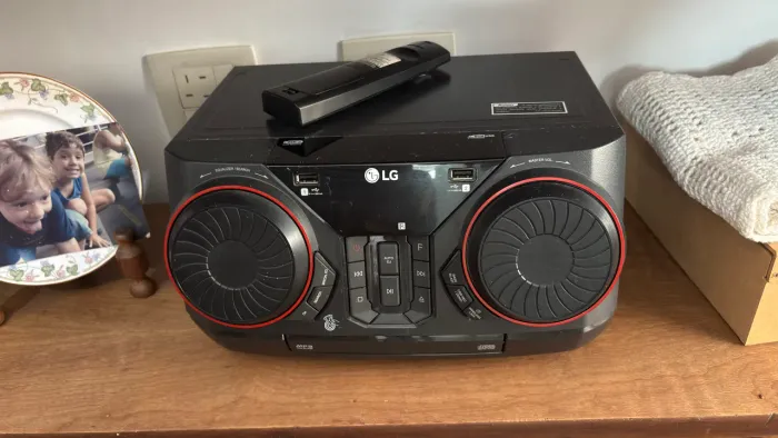 Caixa de som System LG XBOOM 220W RMS, Graves Potentes, Bluetooth, Modo Rádio - CK43N