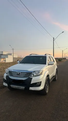 Toyota Hilux SW4 SR 4X2 2.7/ 2.7 Flex 16V Aut. 2013