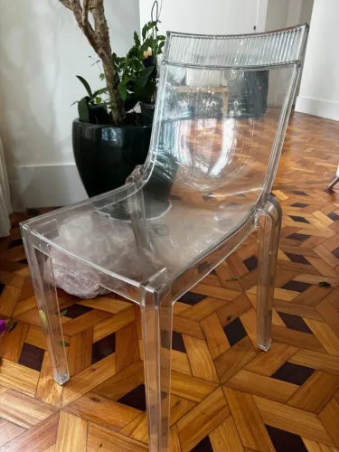 Vende se 2 cadeira de acrílico resistente e confortável ,ideas para sala varada e área