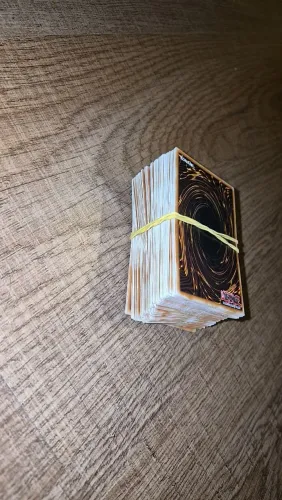 Cartas yugioh sortidas (aproximadamente 100)