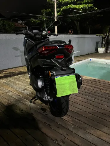 Vendo Moto XMax, Moto muito bem cuidada,de procedência ,ideal para dia a dia ou viagem