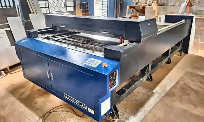 Máquina de Corte a Laser CO2 150W Industrial - 1300x2500mm - Grande Porte
