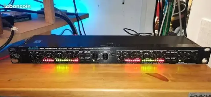 Compressor profissional ALESIS 3630 gate, limiter