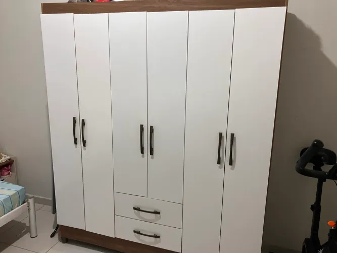 Guarda roupa e cama de solteiro