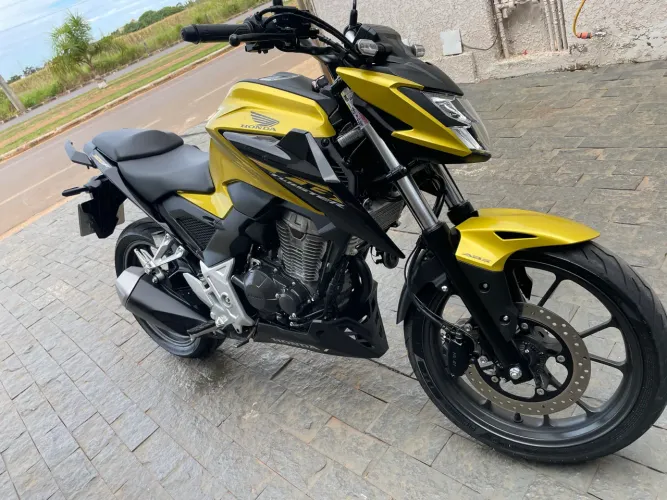 Honda CB 300F Twister ABS 2024 (apenas 6000km)