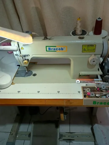 Máquina de costura Reta industrial Bracob