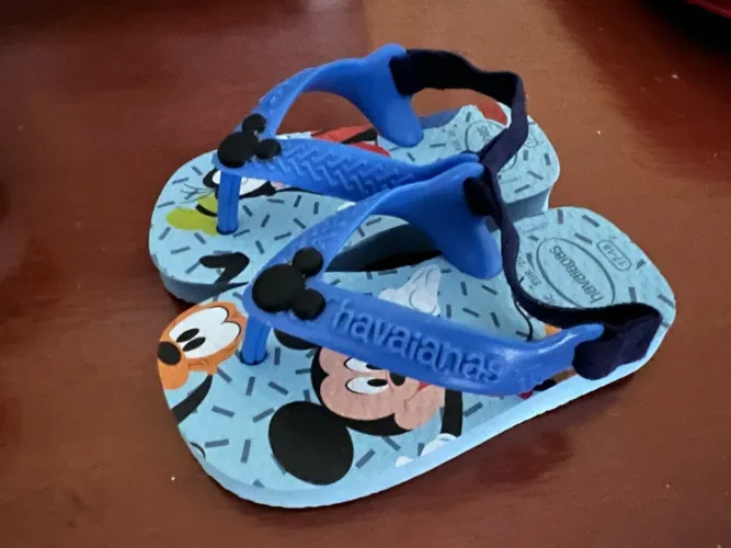 Chinelo Havaianas e tênis 17/18 Menino