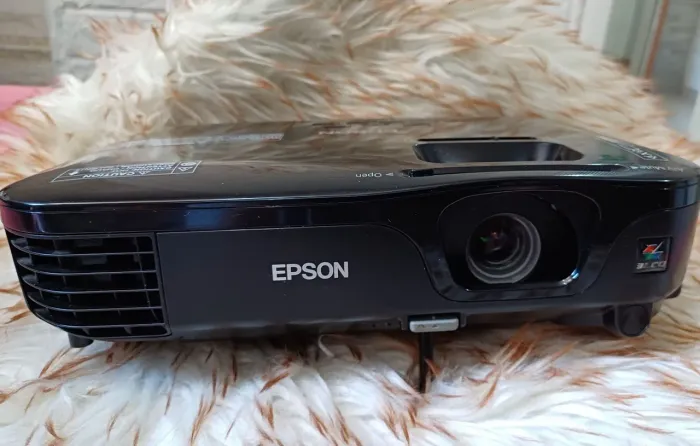Projetor Epson + tela retrátil 