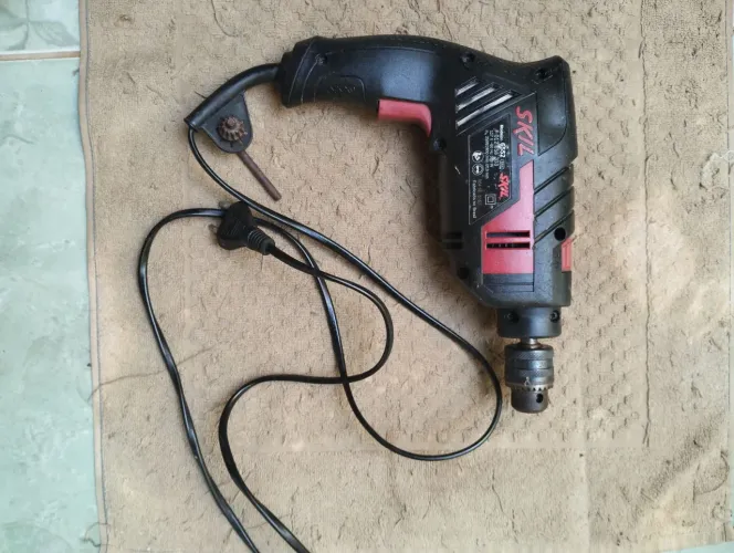 Furadeira de impacto marca Skill usada