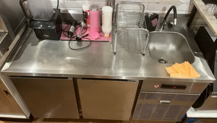 Balcão refrigerado com pia inox - sulvisa