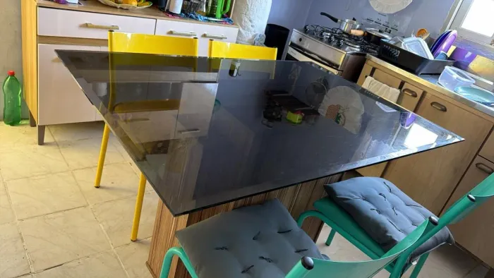 Vendo mesa de vidro 4 lugares