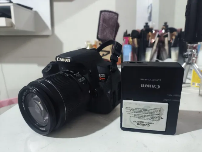 Canon T5I tela retrátil touch screen com carregador bateria lente EFS 18 55 e bolsa 2200