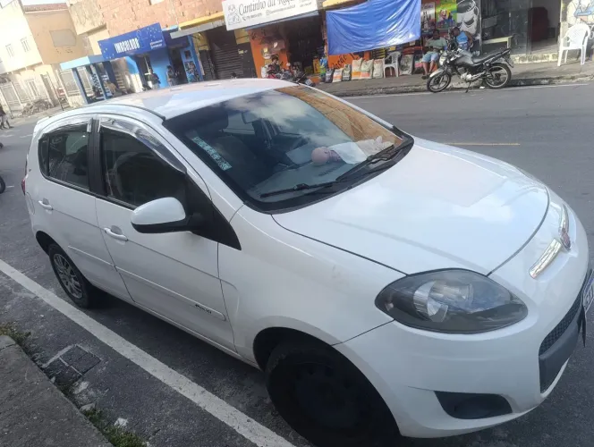Fiat Palio Essence 1.6 Flex 16V 5P 2014