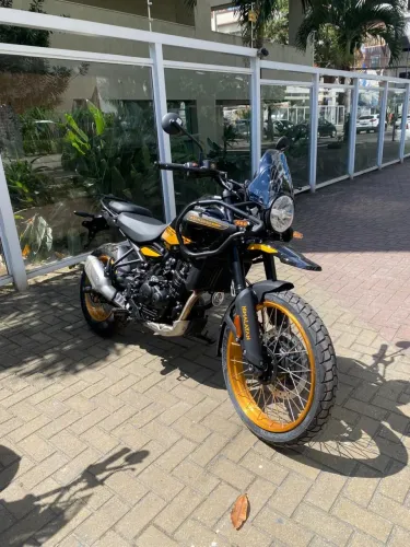 Himalayan 450 / Hanle Black - Letícia
