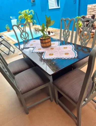 Mesa e cadeira lindíssima