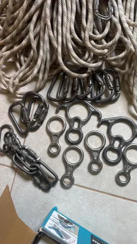 Equipamentos de rapel semi novos